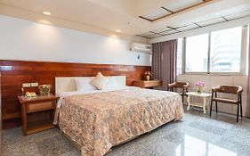 Yi Pin Business Hotel