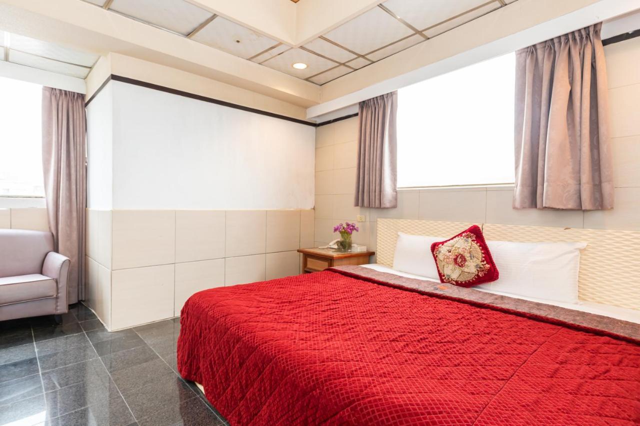Yi Pin Business Hotel Taoyuan Esterno foto