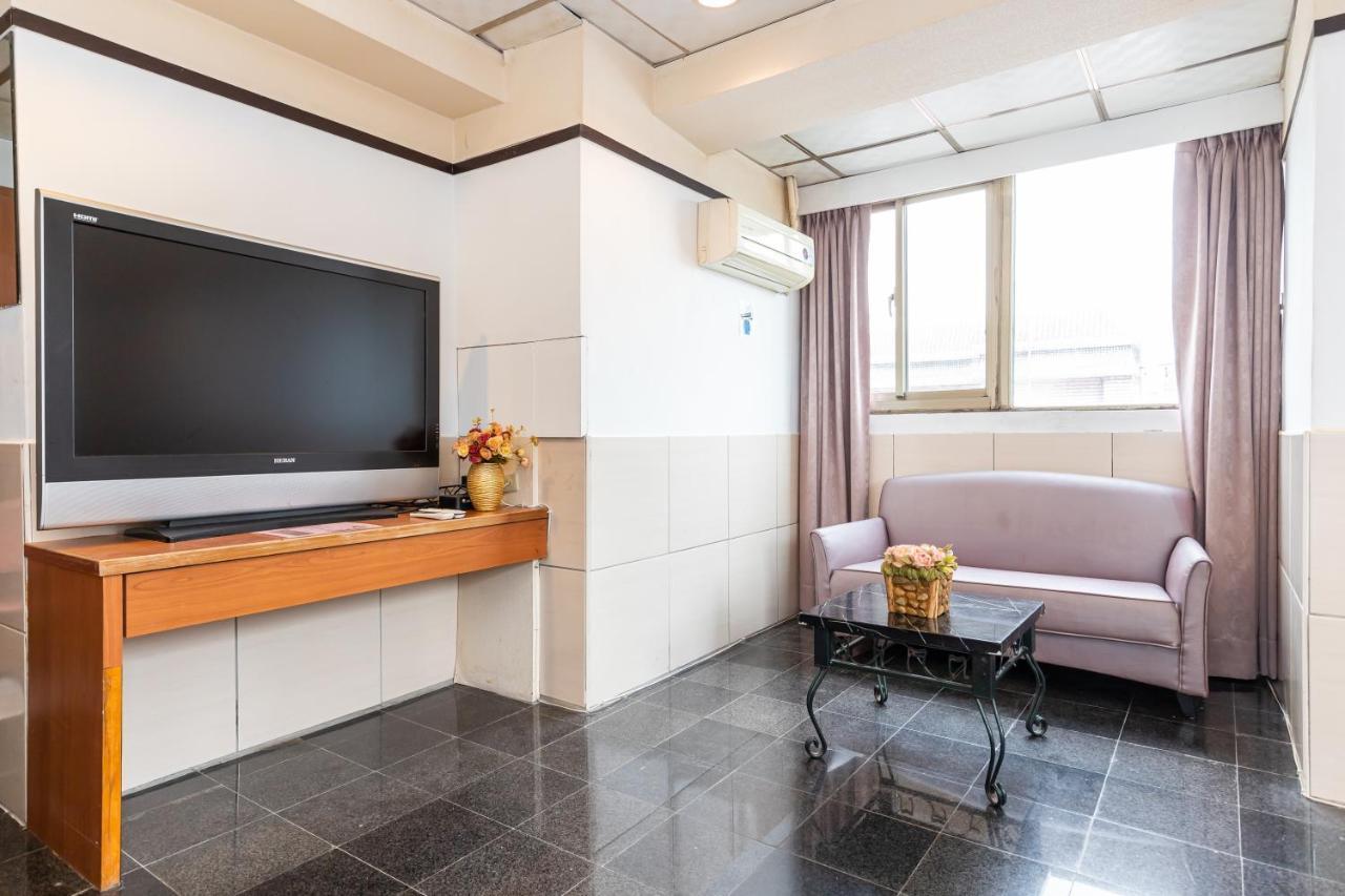 Yi Pin Business Hotel Taoyuan Esterno foto