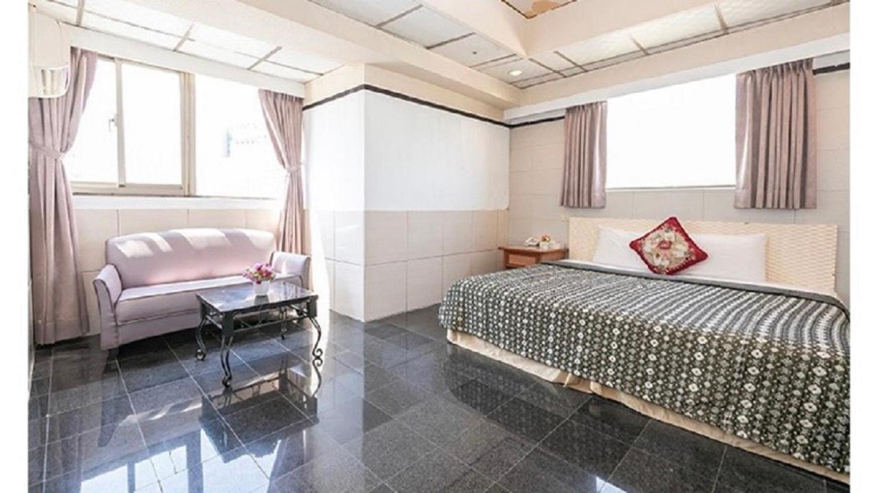 Yi Pin Business Hotel Taoyuan Esterno foto