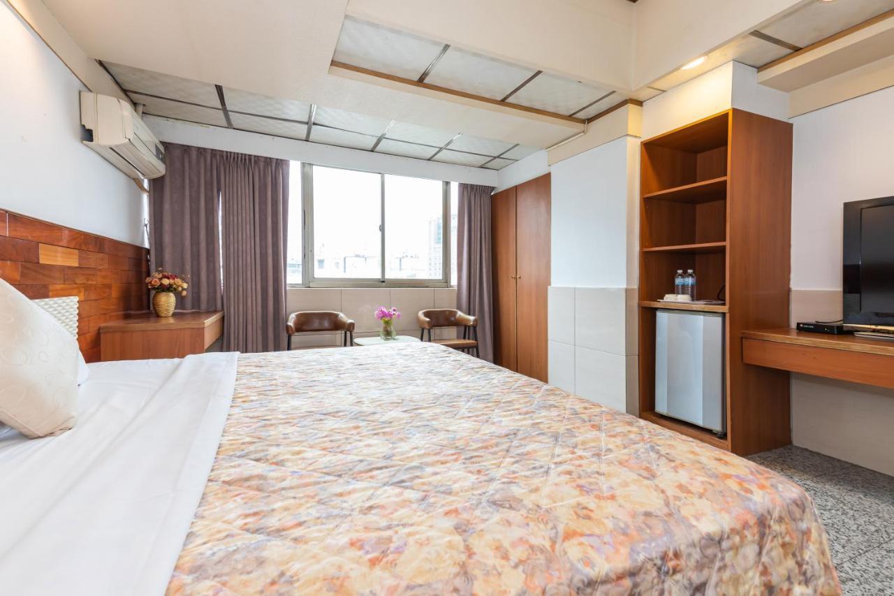 Yi Pin Business Hotel Taoyuan Esterno foto
