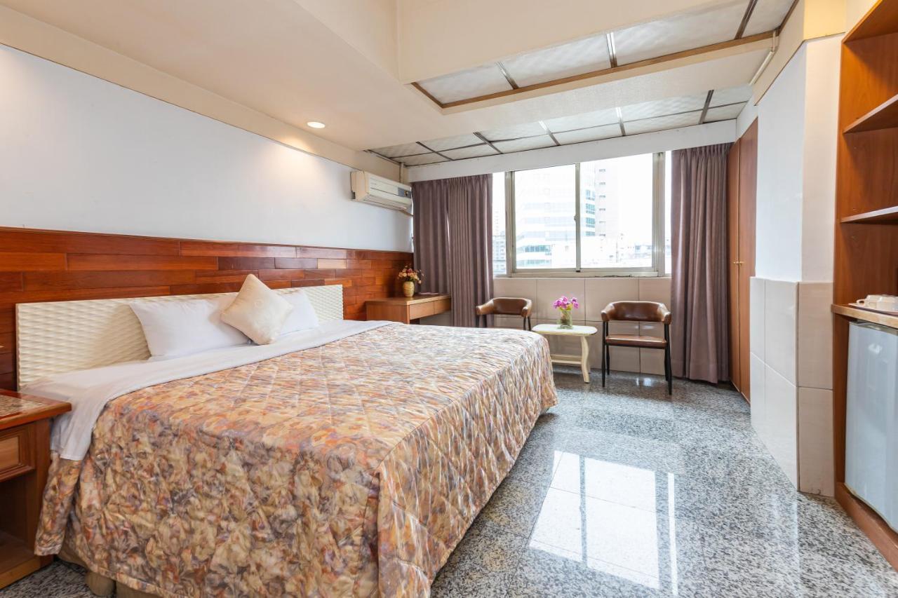 Yi Pin Business Hotel Taoyuan Esterno foto