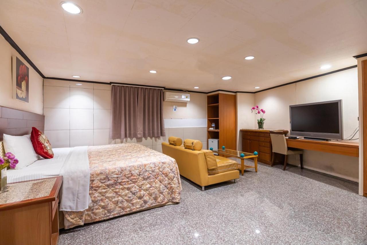 Yi Pin Business Hotel Taoyuan Esterno foto
