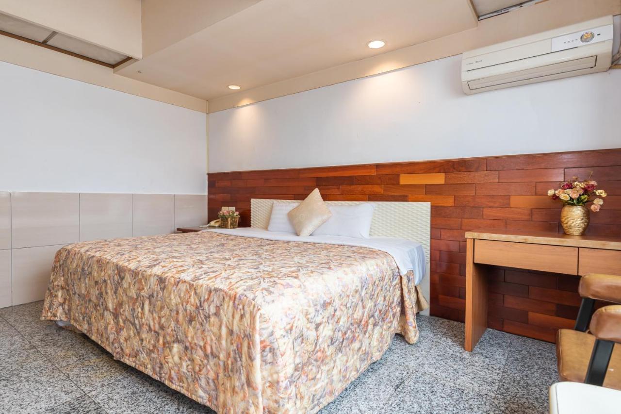 Yi Pin Business Hotel Taoyuan Esterno foto