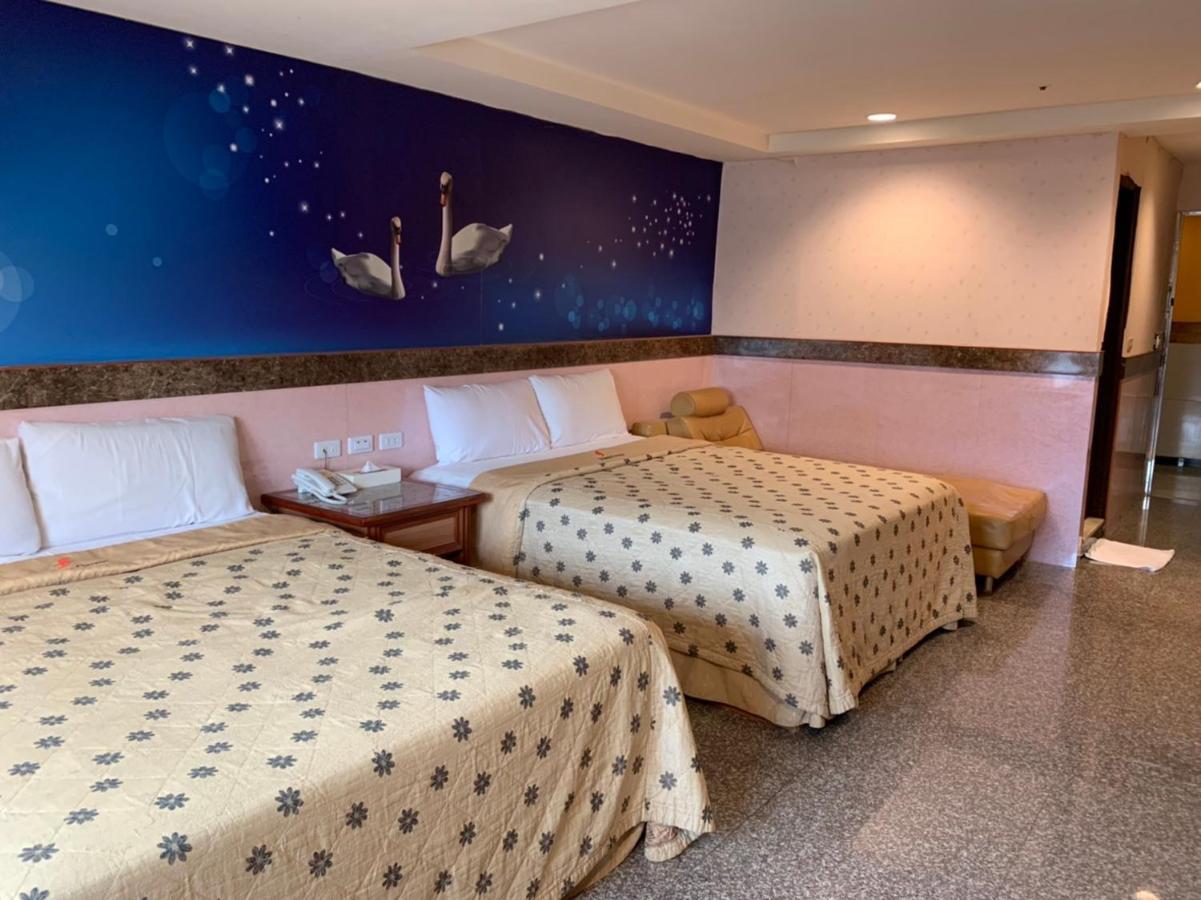 Yi Pin Business Hotel Taoyuan Esterno foto