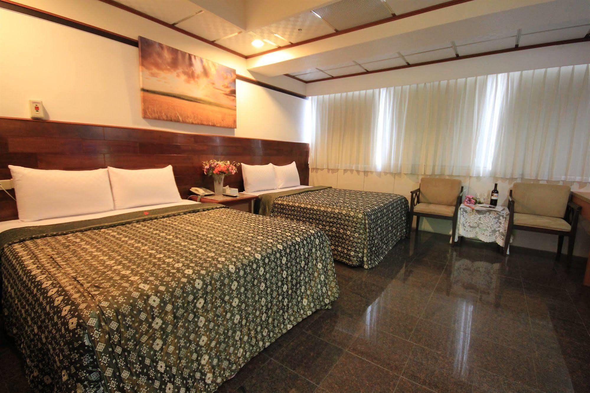 Yi Pin Business Hotel Taoyuan Esterno foto