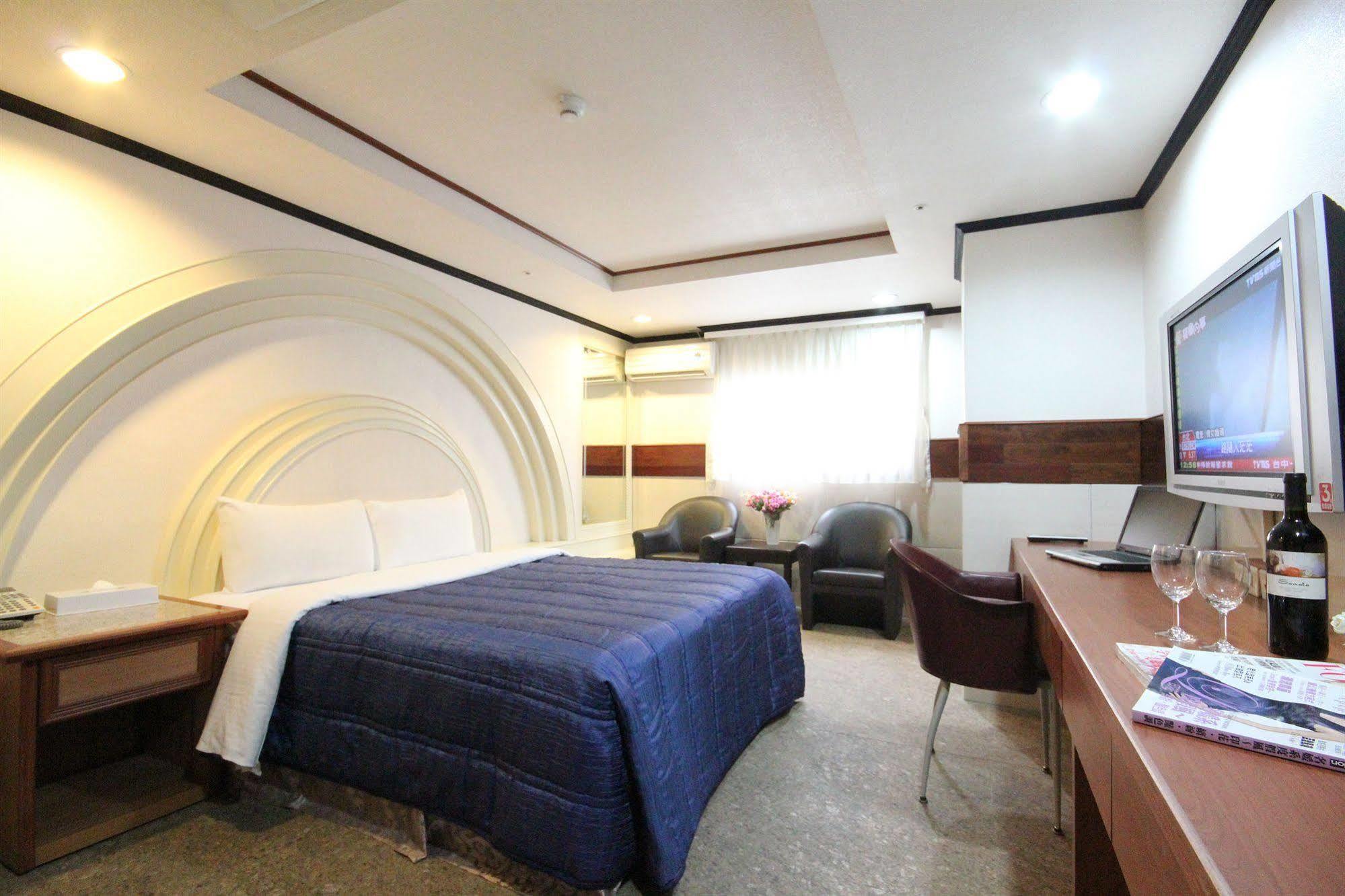 Yi Pin Business Hotel Taoyuan Esterno foto